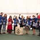 El embajador de Japón, Keiichiro Morishita (centro), acompañado de José Villena, Franklin Encalada, Romina Muñoz, Emma Tapia, Diana Atamaint, Isabel Albornoz, María José Pinto, Magali Orellana y César Córdoba.