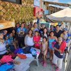 Ciclistas de L’Aurora junto a comuneros en Punta Diamante.