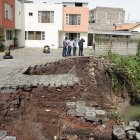 El caudal del río Tinajillas creció dos metros y destruyó parte del estacionamiento del conjunto