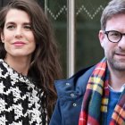 Carlos con su nueva pareja.