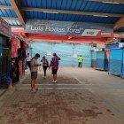 Escenario. Muchos usuarios desconocían del cierre y se toparon con el sello de clausura a su llegada.