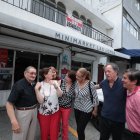 Negocio. Ayer fue un día en el que los urdesinos, los que se fueron y los que aún quedan, decidieron pasar por el negocio para despedirse de sus amigos.