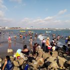 Viaje.- Un grupo de turistas disfrutan de las playas de Ecuador.