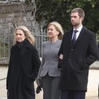 Cristina con su hermana Elena y su hijo Juan.