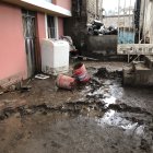 El agua ingresó a las viviendas y causó daños en los enseres, aún se puede observar lodo en estos lugares.