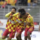 El volante Angelo Mina abrió la ruta del triunfo de Aucas sobre Orense.