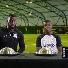 El youtuber Harry Pinero y el volante tricolor Moisés Caicedo durante el programa On a plate.