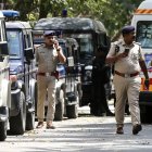 Bangalore (India), 02/03/2024.- Indian police personnel walk past their vehicles after being deployed along with National Security Guard (NSG) federal contingency deployment force teams at the site of a bomb blast at a hotel in Bangalore, India, 02 March 2024. At least nine people were injured after a low-intensity bomb blast occurred during lunch hour at the Rameshwaram Cafe on 01 March, according to Karnataka State Police Chief Alok Mohan. An investigation is underway. EFE/EPA/JAGADEESH NV
