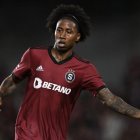 Angelo Preciado recibió la tarjeta roja en el partido Slavia Praga