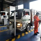 En Guamaní funciona uno de los dos centros de revisión vehicular para automotores pesados y livianos. El otro está ubicado en Carapungo.