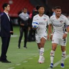 El técnico español Josep Alcácer (i) y el ofensivo argentino Lisandro Alzugaray (d) coincidieron que a la Liga de Quito le faltó mantener el ritmo de juego ante Macará.