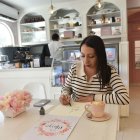 Arte. Daniela Guevara compartirá en Canelé conocimientos y experiencias, bajo el lema amar te sana.