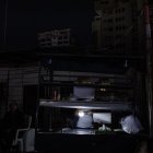 Los cortes afectan el diario vivir de esta nación.