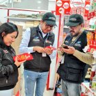 Cortesía.- Técnicos de ARCSA realizan inspecciones de los alimentos procesados.