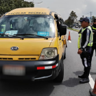 Referencial. Operativos de control de alcotest a conductores de buses escolares.