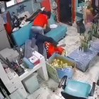 Un sujeto agredió físicamente a un joven estudiante en Guayaquil.