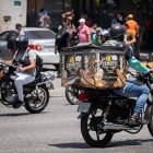 Control. La propuesta evitaría que dos personas circulen en motos.