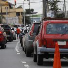 Autos. Carros pueden estacionarse en orillas de la vía pública, siempre que no haya una señal de prohibición.