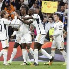 MADRID, 10/03/2024.- Los jugadores del Real Madrid celebran el gol de Vinicius Jr., durante el partido de la jornada 28 de LaLiga que Real Madrid y Celta de Vigo disputan hoy domingo en el estadio Santiago Bernabéu. EFE/J.J. Guillén