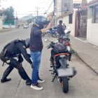 De acuerdo a las cifras presentadas, existen cientos de detenciones diarias en los controles y operativos por el estado de excepción.