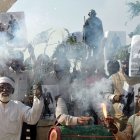 Simpatizantes de un partido político en India durante una campaña electoral.