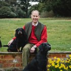 Con motivo de sus 60 años se publicaron cuatro fotos tomadas por Chris Jelf en las que aparece con sus sus perros Teal (labrador), Mole (cocker spaniel) y Teasel (cachorro de labrador).