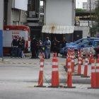 Fotografía de policías y una ambulancia a la entrada de la principal terminal de Río de Janeiro Rodoviária do Río.