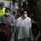 Mayra Salazar eran el nexo entre Pablo Muentes (de blanco) y otros jueces de la Corte Provincial del Guayas, indica la Fiscalía.