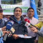 El activista ambiental y excandidato presidencial acudió a la Corte Constitucional para presentar la demanda.