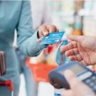 Se gravará el 5 % a los consumos externos con tarjetas que superen los