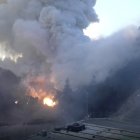 Una foto facilitada por el puerto espacial regional muestra los restos del cohete Kairos ardiendo cerca de su sitio de lanzamiento en Kushimoto, Japón, este miércoles 13 de marzo.