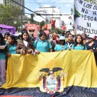 Siete de las nueve niñas que demandaron al Estado en el caso mecheros llegaron a Qutio para el plantón.