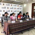 Acción. Durante la rueda de prensa desarrollada en Latacunga.