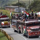 Indígenas se movilizan hacia la ciudad de Cali en la denominada Minga social y comunitaria.