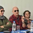 Miguel Tapia (D) en la rueda de prensa en Quito.