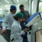 Avances. Los equipos digitales permiten el trabajo real de la muestra de un paciente, escanear y el resultado.