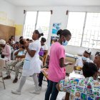 AME9526. PUERTO PRÍNCIPE (HAITÍ), 17/03/2024.- Fotografía sin fecha cedida por Unicef Haití, que muestra a personal sanitario atendiendo en un hospital de Puerto Príncipe (Haití). El Fondo de Naciones Unidas para la Infancia (Unicef) ha denunciado que uno de sus contenedores con suministros esenciales para la niñez se vio afectado luego de que grupos armados saquearon contenedores de instituciones nacionales e internacionales en el puerto principal de la capital. EFE/ Unicef Haití/SOLO USO EDITORIAL/ SOLO DISPONIBLE PARA ILUSTRAR LA NOTICIA QUE ACOMPAÑA (CRÉDITO