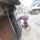 Dos de las tres puertas quedaron dañadas, pero ya lucen reparadas. Tienen marcas de soldadura recién hechas.