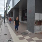 El edificio de la Prefectura de El Oro aún está cerrado al público por los daños sufridos hace un año.