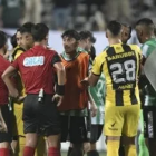 Federico Piccardo, segundo asistente del partido entre al Racing y Peñarol, fue agredido con una pedrada en Uruguay