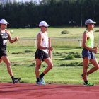 El marchista ecuatoriano David Hurtado (i), ya clasificado a los Juegos Olímpicos de París, le pagaron hasta diciembre. Hay otros a los que les  deben aún más.