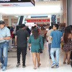 Parte de la ciudadanía ha optado por realizar sus compras por adelantado en centros comerciales de la ciudad, como Mall del Sol.