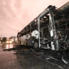 En menos de un mes, un segundo bus de la Metrovía se incendió en la av. 25 de Julio.