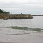 Control. El espacio en el que se levanta el muro que se muestra en la imagen es el que, a decir de la ciudadanía, vendió el Cabildo en administraciones pasadas. Hoy les preocupa que la venta continúe, exigen frenar la comercialización.