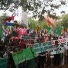 Campesinos marchan este jueves 21 de marzo de 2024 por el centro de Asunción (Paraguay).