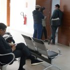 Jaime Andrade Véliz Orti, abogado de Érika Carvajal Benalcázar, afuera de la sala de audiencia.