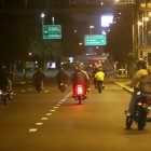 Carreras. Una vez que culminaron los controles en la NN. UU., los motociclistas regresaron al sector para hacer piruetas en el bulevar.