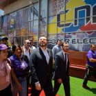 El opositor Antonio Ecarri (c), aspirante a la Presidencia de Venezuela, sale de la sede del Consejo Nacional Electoral (CNE) luego de inscribir su candidatura a las elecciones del 28 de julio, este viernes 22 de marzo de 2024, en Caracas (Venezuela).