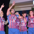 En el uniforme principal de Deportivo Quito se mantienen los colores azulgranas.