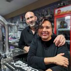 Arriesgarse. Jéssica Maridueña con su esposo Miguel Sánchez. Juntos invirtieron en un bar.